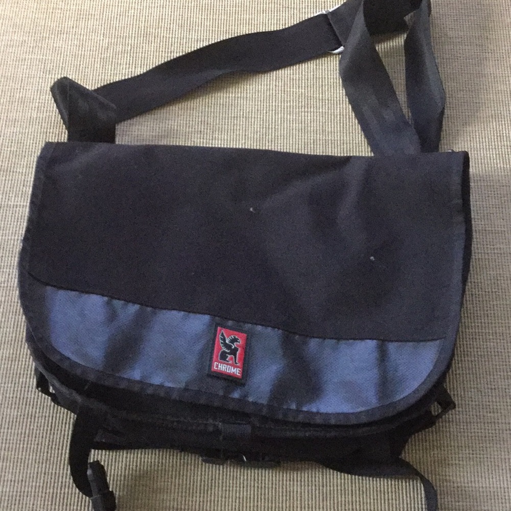 Chrome commuter messenger bag
